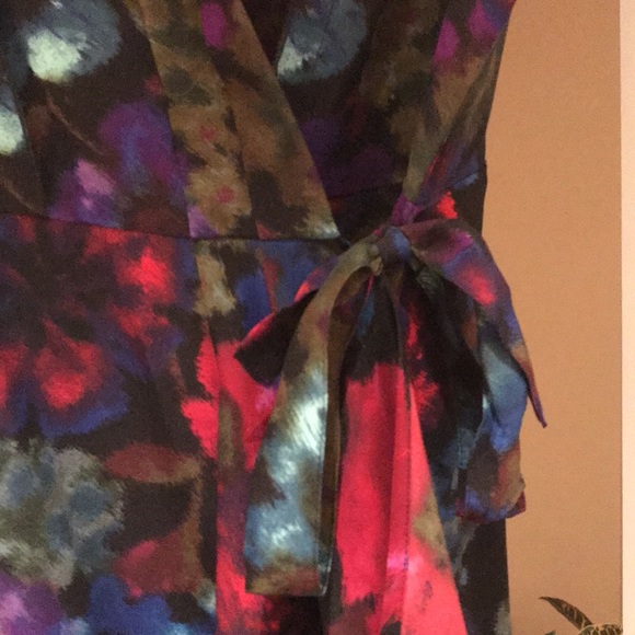 EUC Anthropologie FEI wrap silk floral top size 4 - Picture 3 of 7